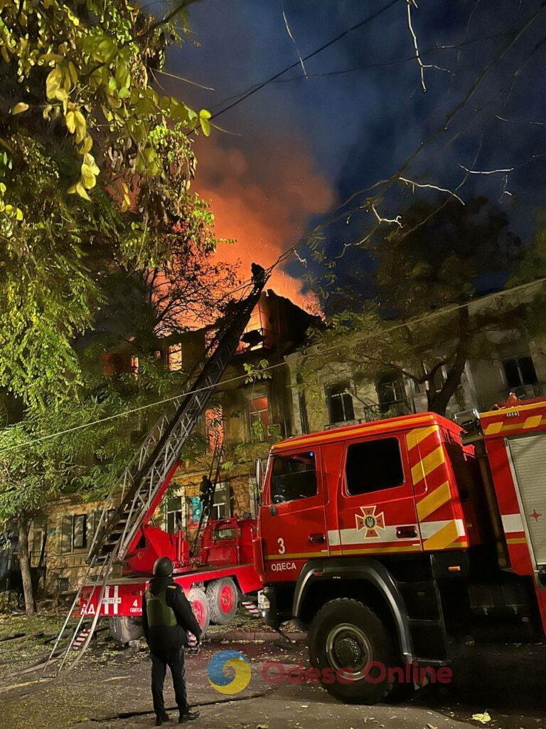 Наслідки ворожого удару по Одесі: одна людина загинула, ще восьмеро отримали поранення