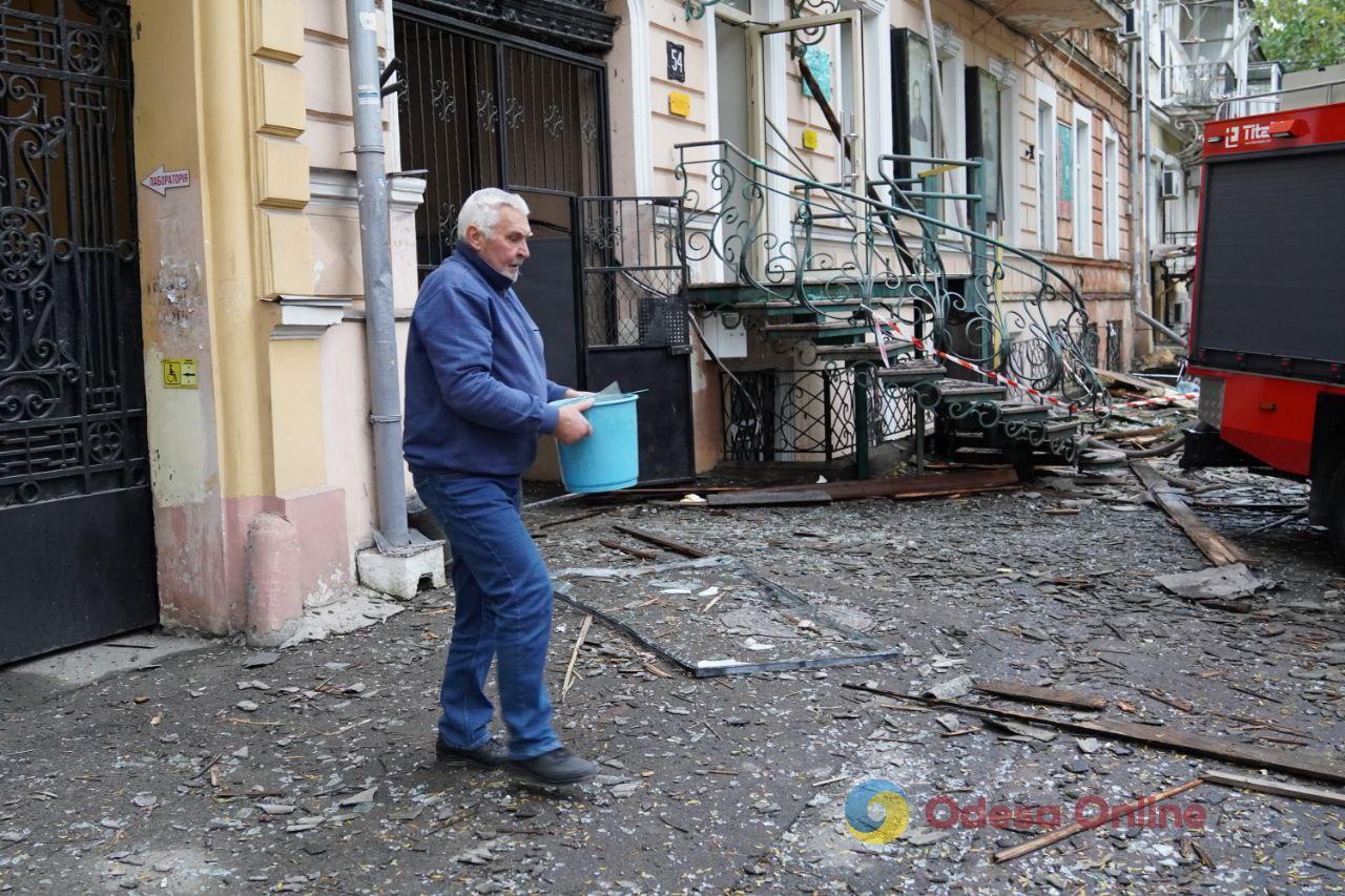 Разрушения и пожарища: последствия российской массированной атаки по Одессе (фото)