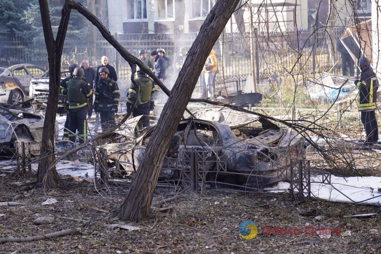 Черговий російський злочин: наслідки атаки по житловому району Одеси (фото)