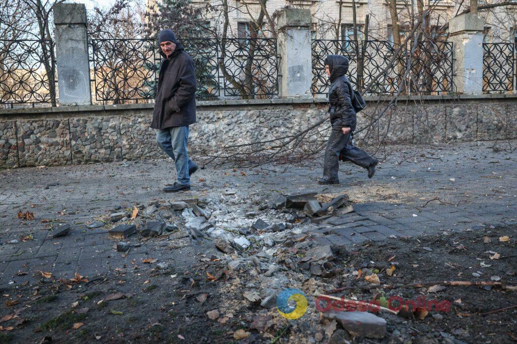 Різдво у Херсоні: майже порожнє середмістя та кіно в укритті (фоторепортаж)