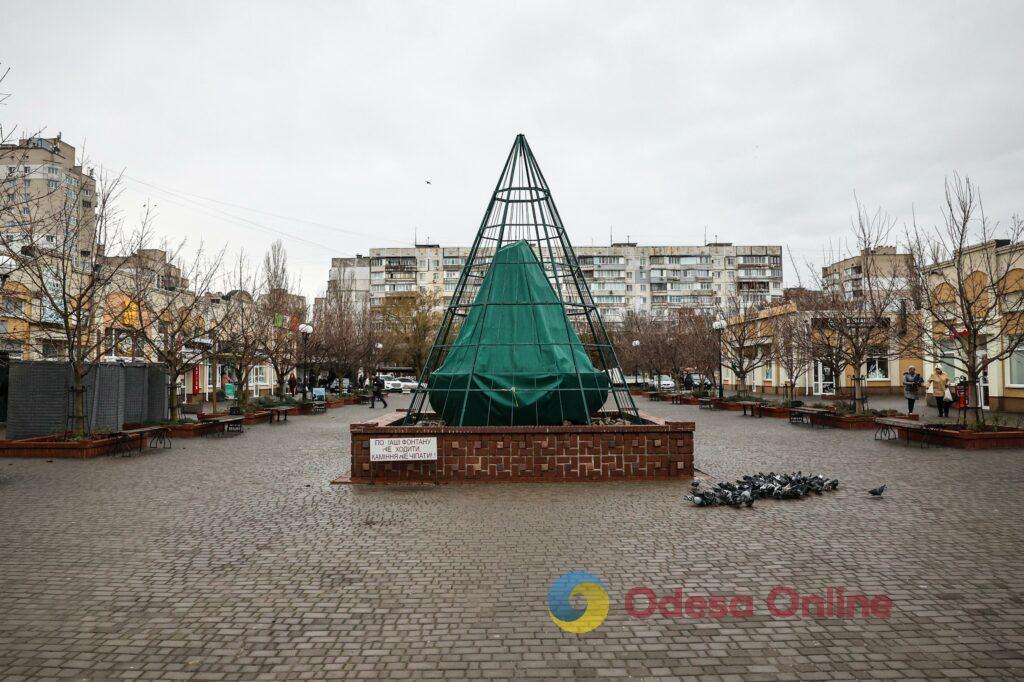 Рождество в Херсоне: полупустой центр города и кино в укрытии (фоторепортаж)