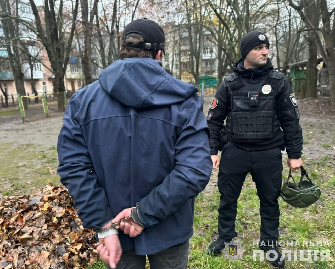 В Одесі у житловому кварталі затримали чоловіка з гранатою без чеки