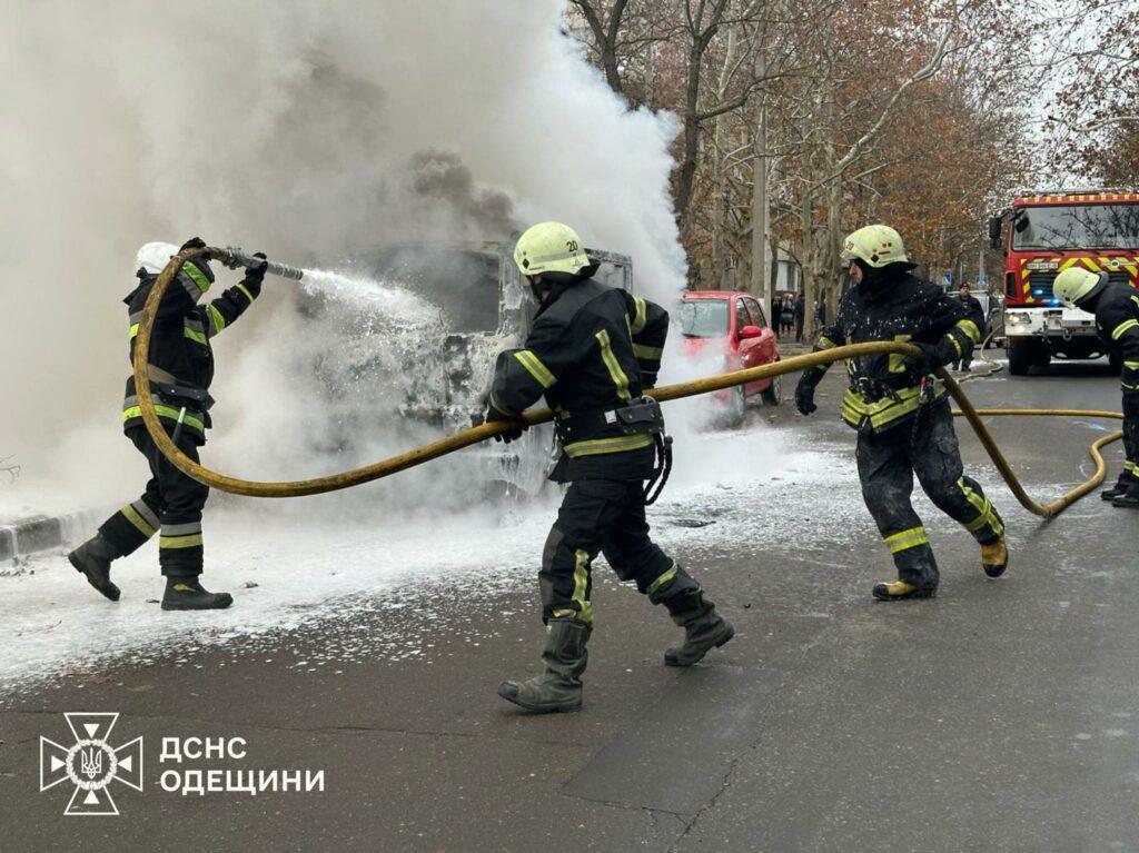 В Измаиле сгорел микроавтобус Mercedes