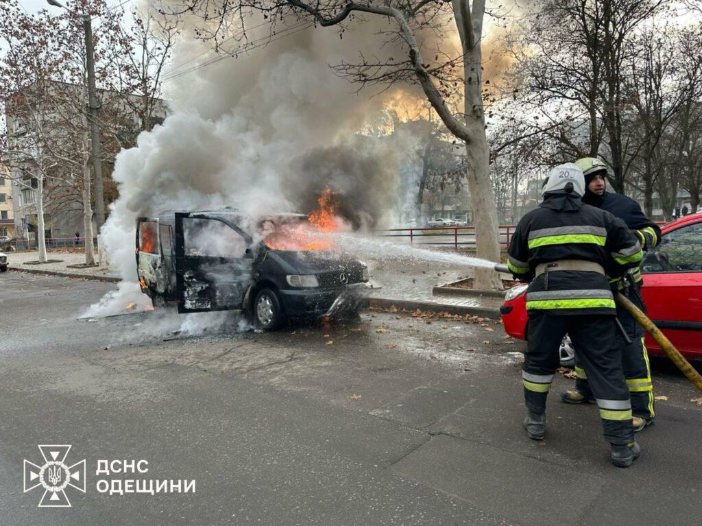 В Измаиле сгорел микроавтобус Mercedes