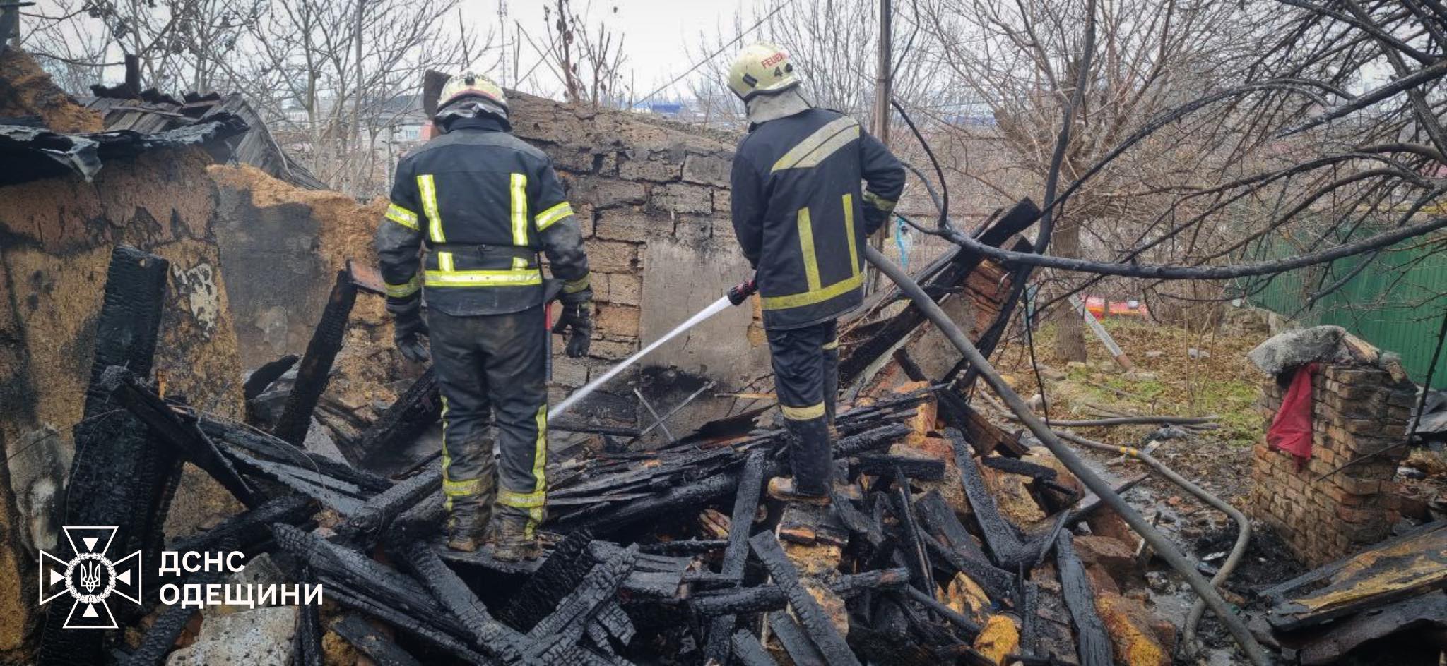 В Одесі при спробі самостійно загасити пожежу постраждав чоловік