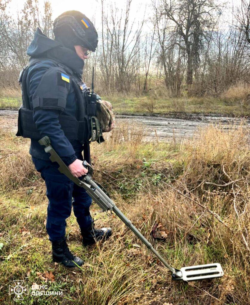 Одеські піротехніки розміновують деокуповані території (фото)