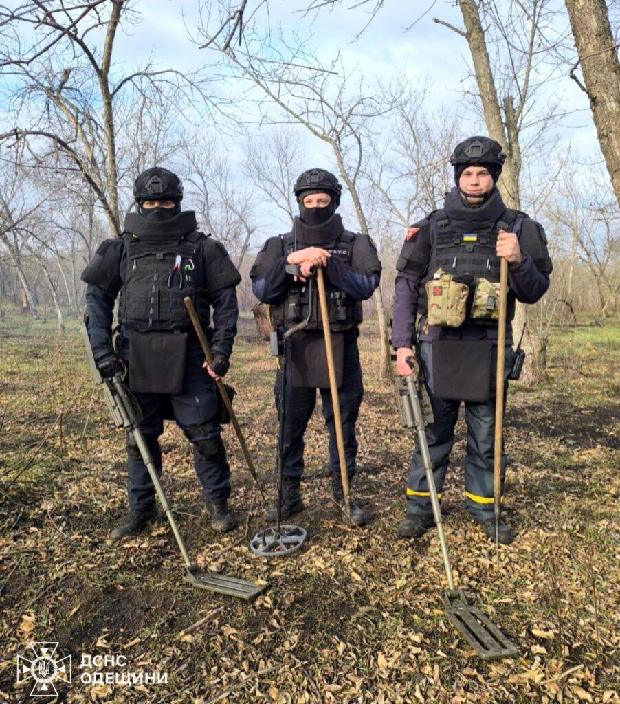 Одесские пиротехники проводят разминирование деоккупированных территорий (фото)