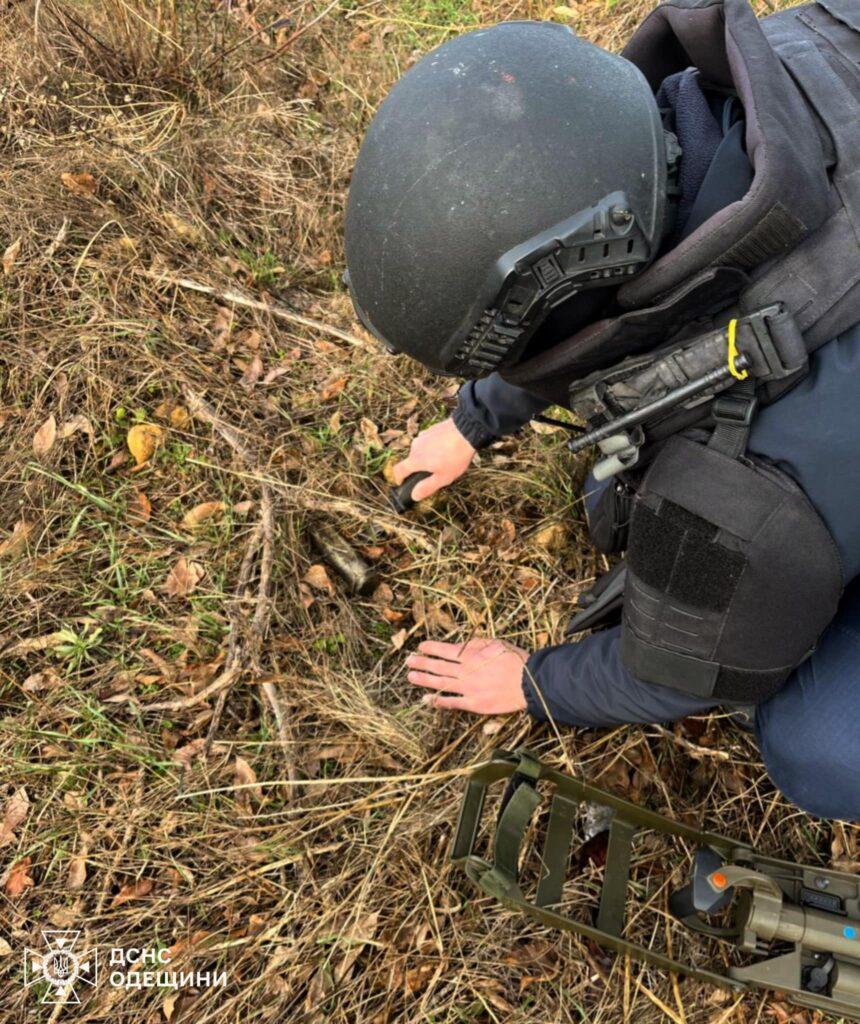 Одеські піротехніки розміновують деокуповані території (фото)