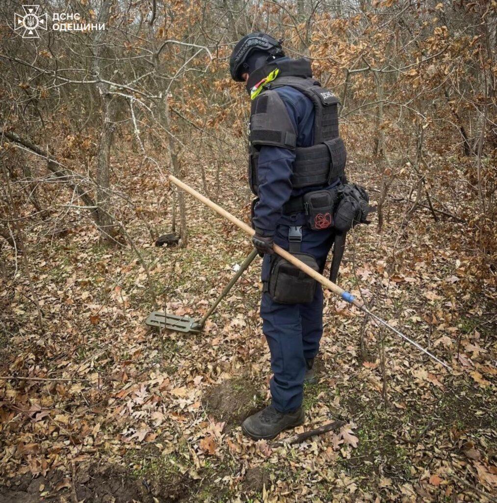 Безопасная жизнь на родных землях: одесские пиротехники проводят разминирование деоккупированных территорий (фото)