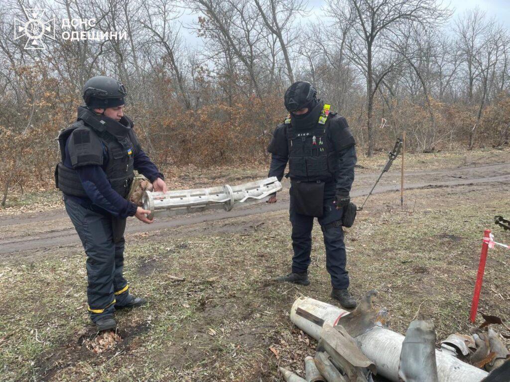 Безопасная жизнь на родных землях: одесские пиротехники проводят разминирование деоккупированных территорий (фото)