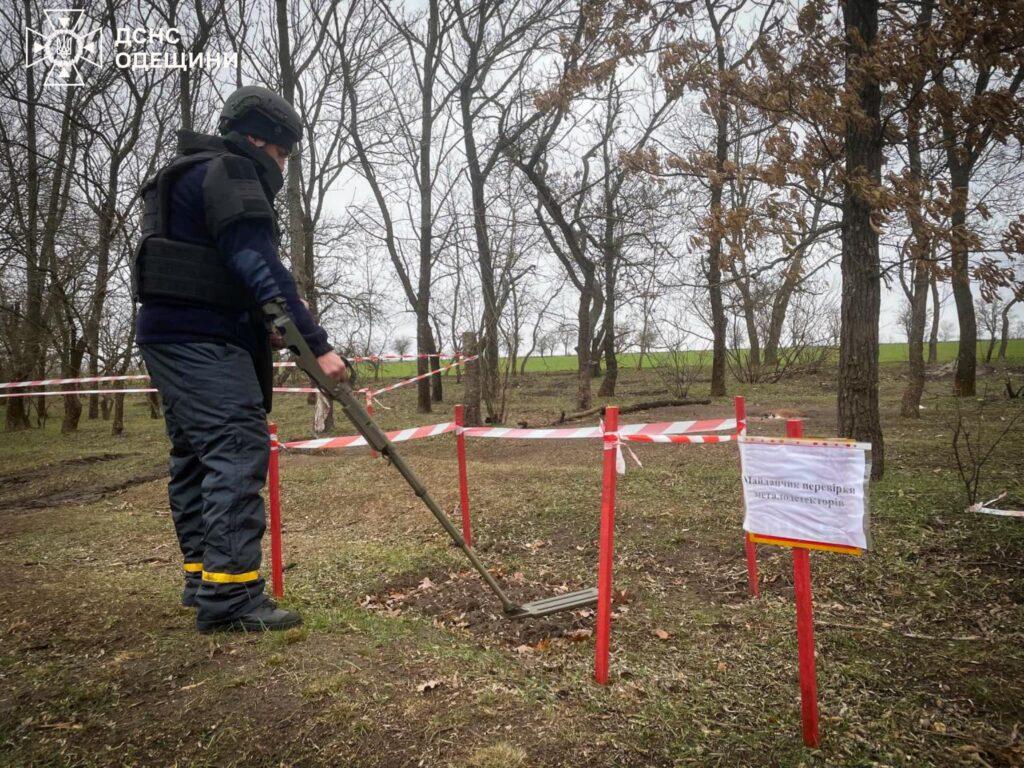 Безопасная жизнь на родных землях: одесские пиротехники проводят разминирование деоккупированных территорий (фото)