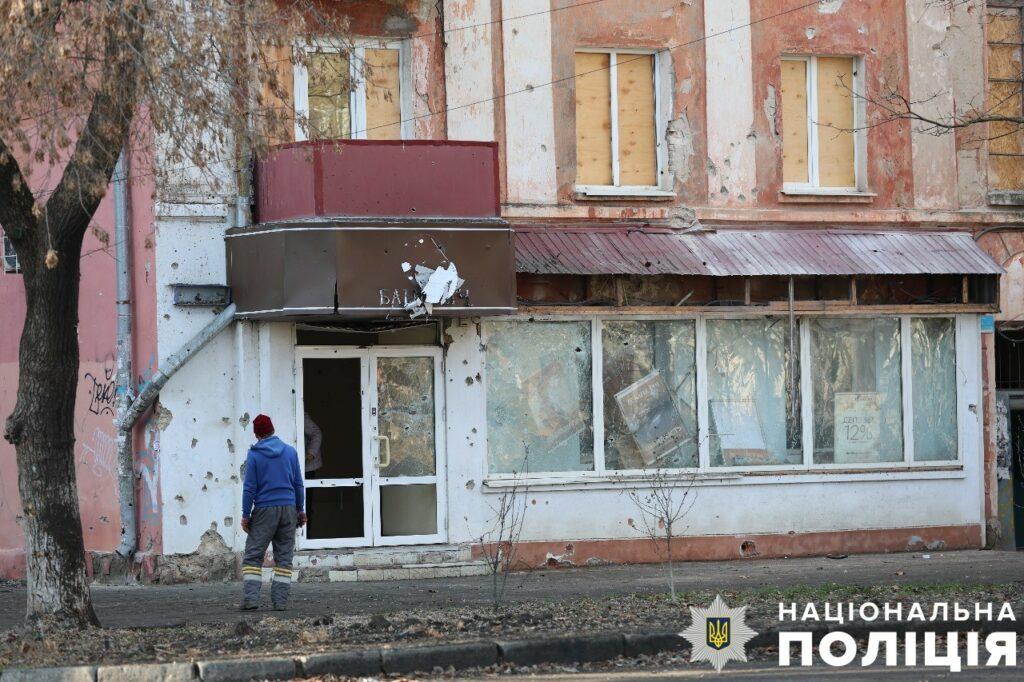 Комбинированный удар по Херсону и окрестным селам: погибли двое и пострадали 10 человек