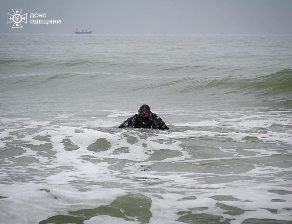 Ныряние в ледяную воду: одесские водолазы тренируются даже зимой