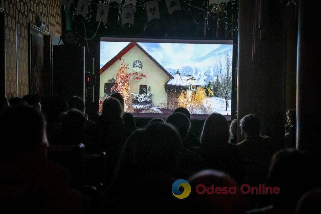 Рождество в Херсоне: полупустой центр города и кино в укрытии (фоторепортаж)