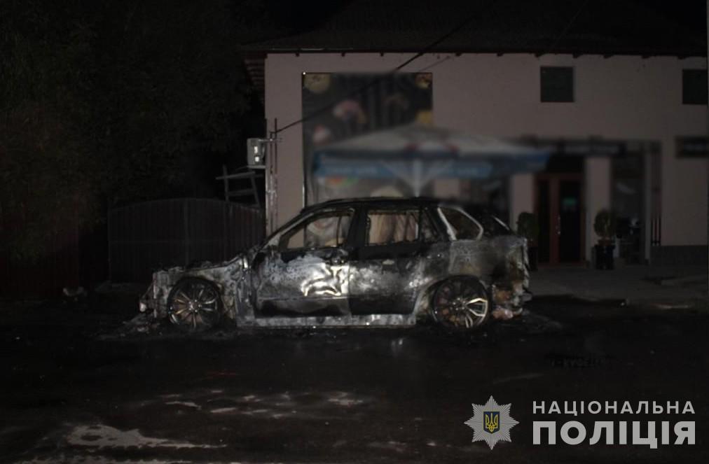 В Ізмаїльському районі чоловік підпалив BMW одесита, щоб помститися за друга: йому повідомили про підозру