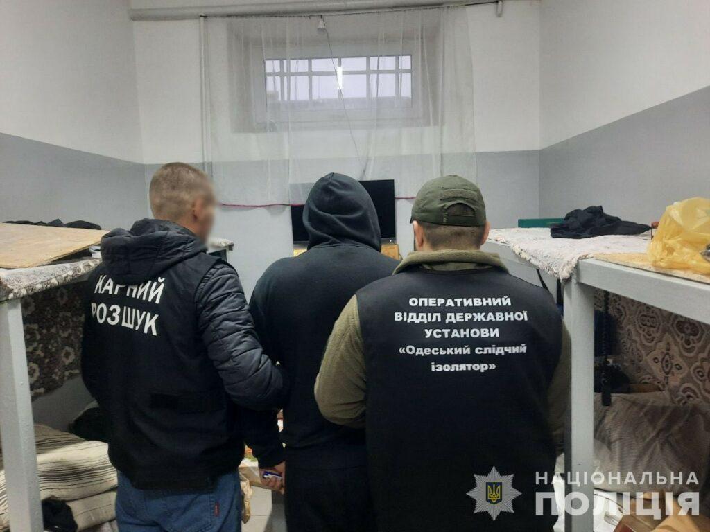 Вимагали гроші у арештантів: в Одесі судитимуть членів злочинного угрупування