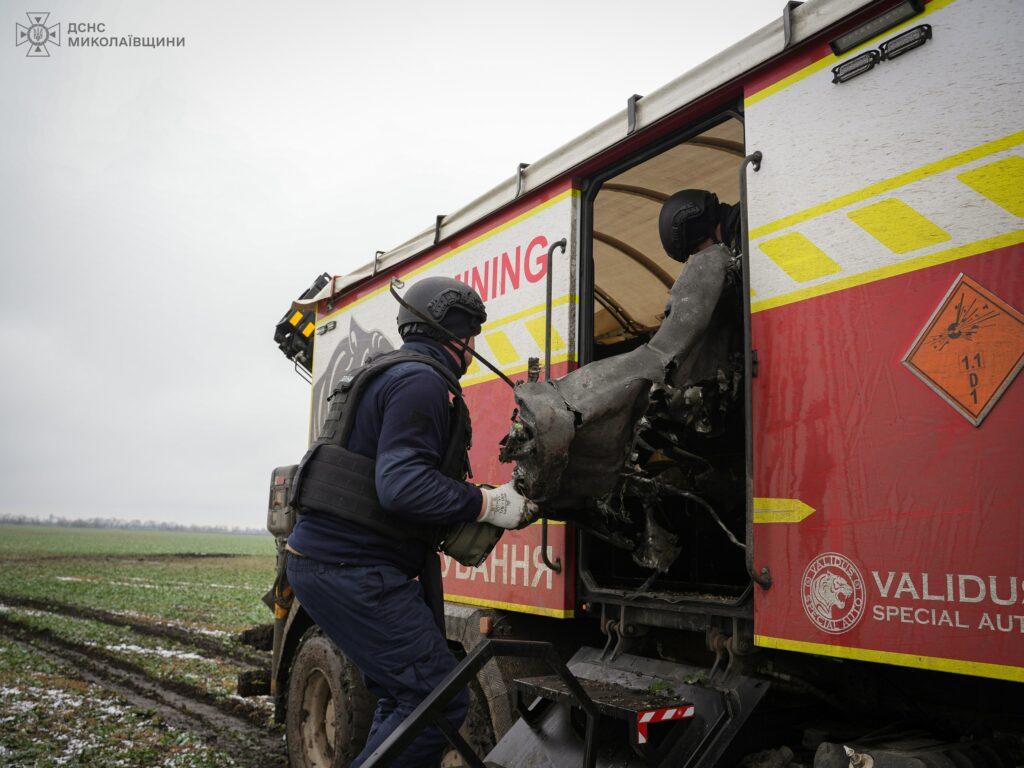 На Миколаївщині піротехніки знешкодили уламки ворожих боєприпасів (фото)