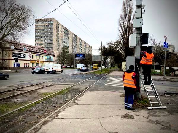 В Одесі ще на дев’яти перехрестях встановили безперебійні блоки живлення