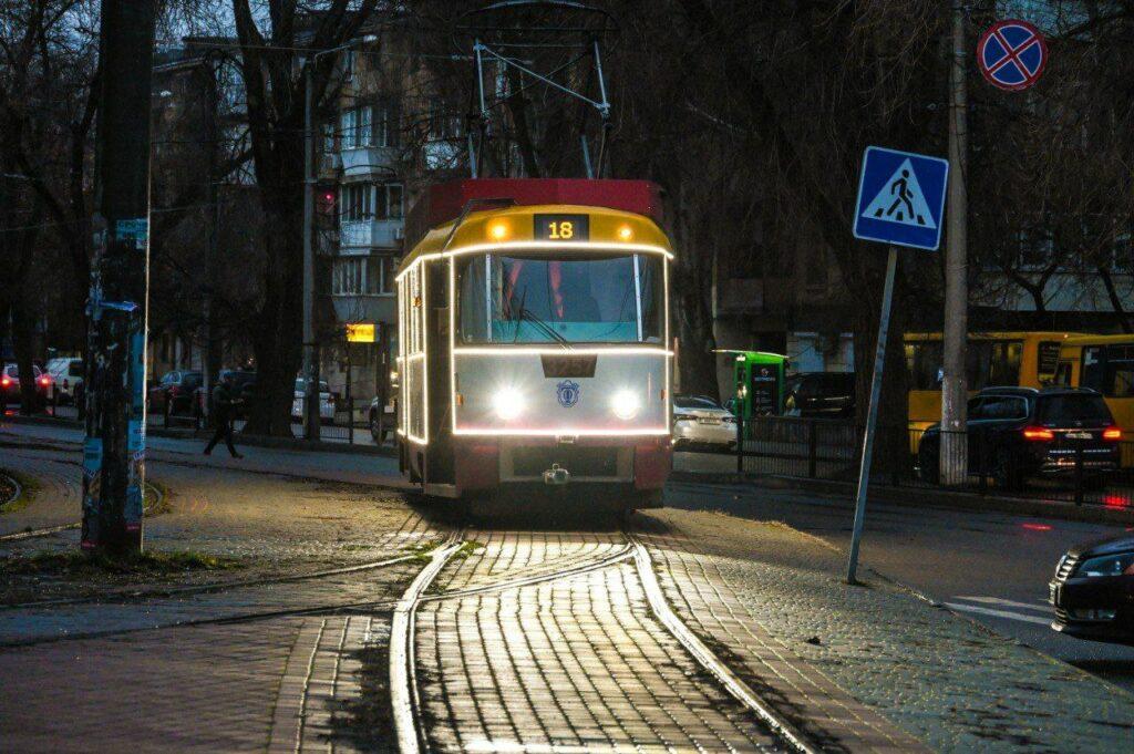 В Одесі працюють різдвяні трамвай і тролейбус (фото, відео)