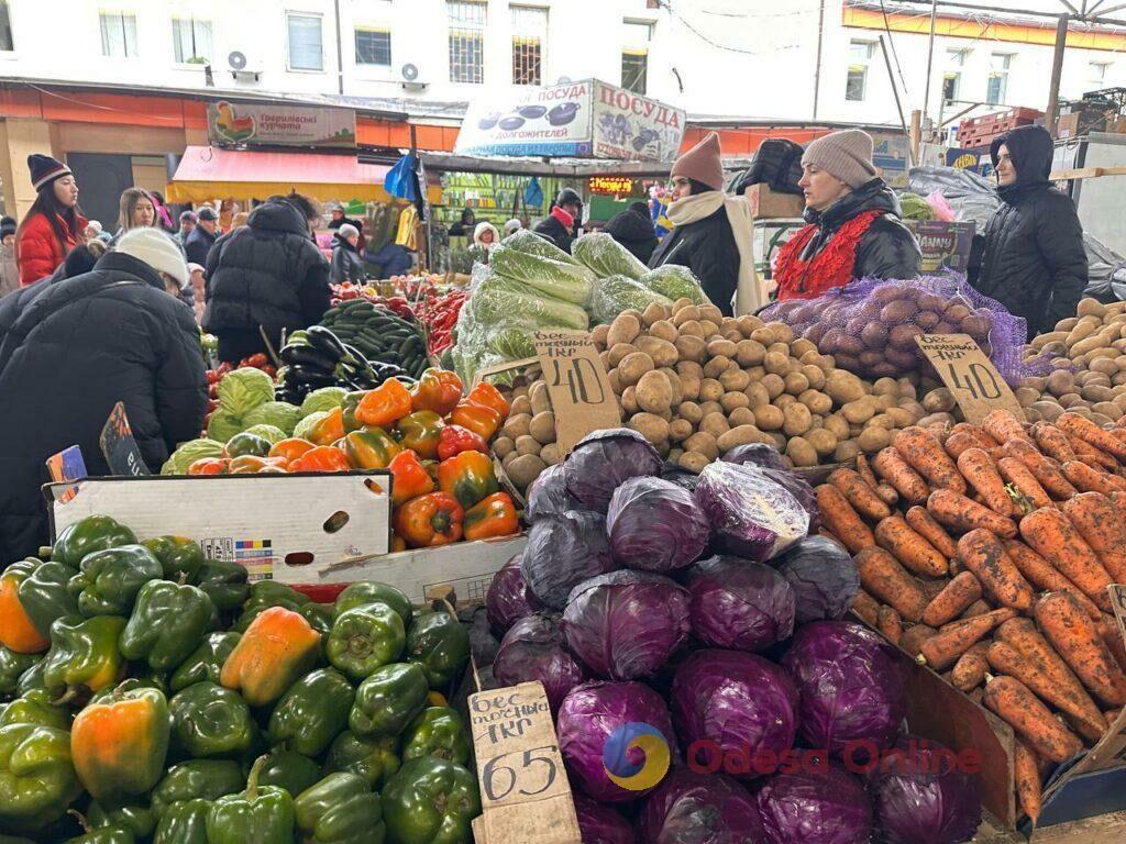 Что-то подорожало, что-то подешевело: как за год изменились цены на одесском Привозе