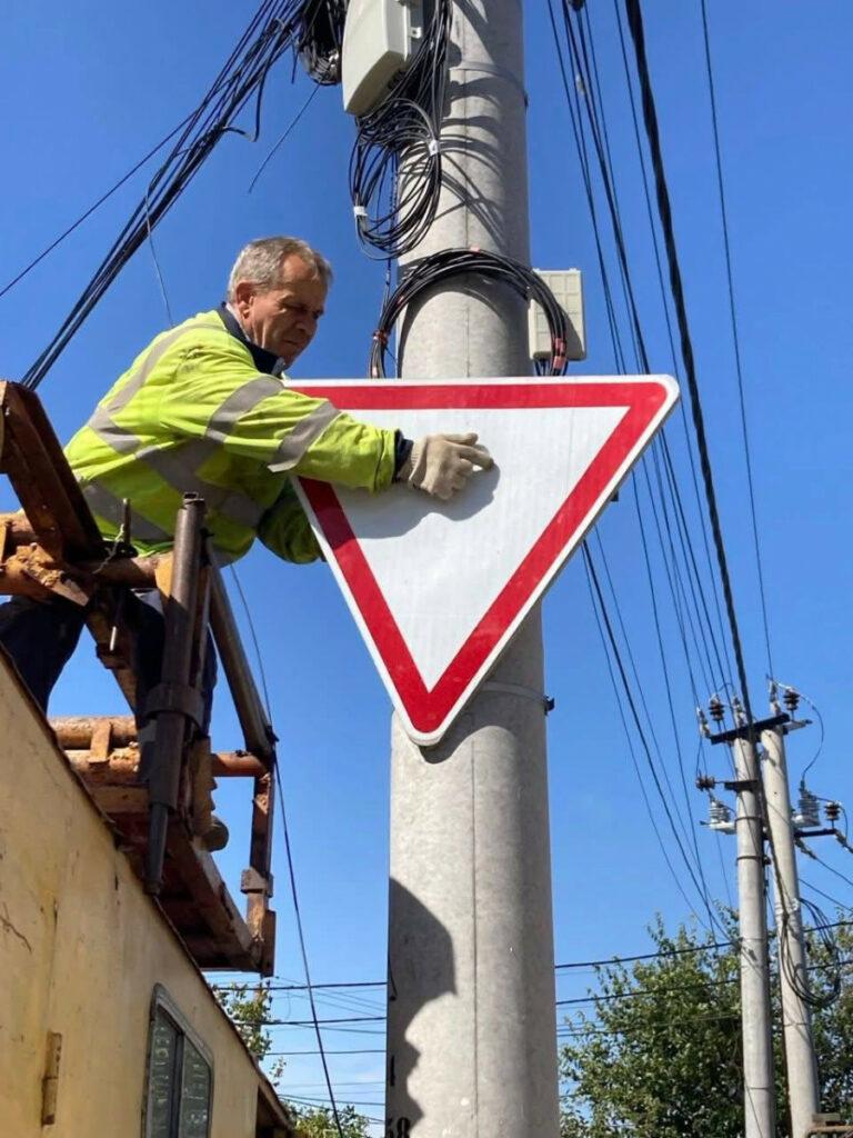 В Одессе обновляют дорожные знаки