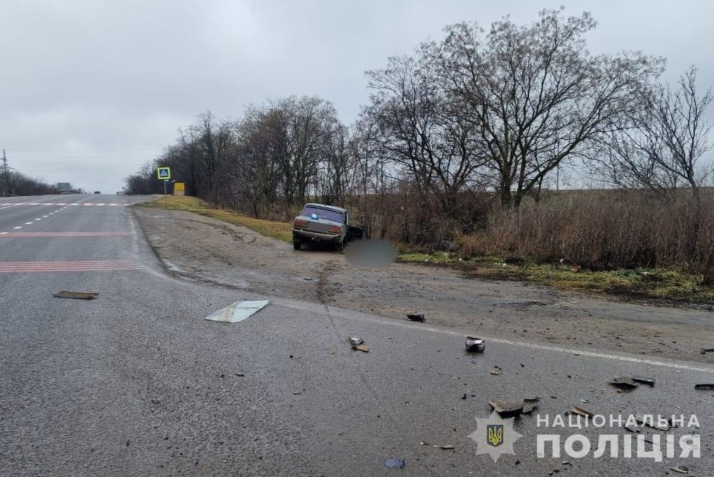 На трассе Одесса-Рени столкнулись легковой автомобиль и рейсовый микроавтобус – погибла женщина