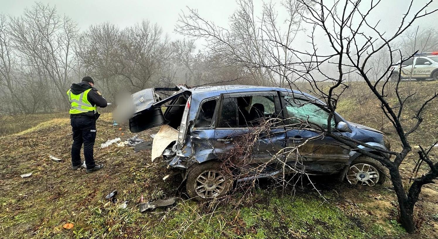 В Одеській області автомобіль злетів у кювет – водійка у реанімації