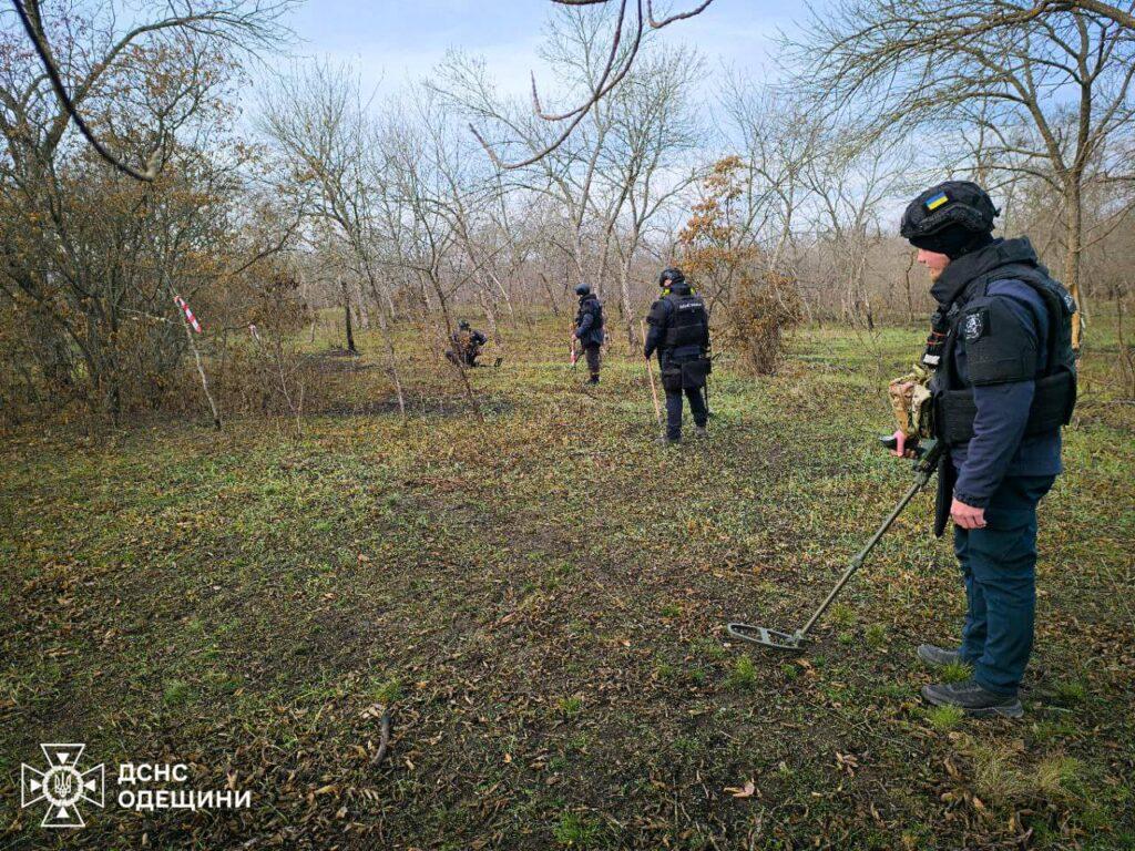 Одесские пиротехники проводят разминирование деоккупированных территорий (фото)