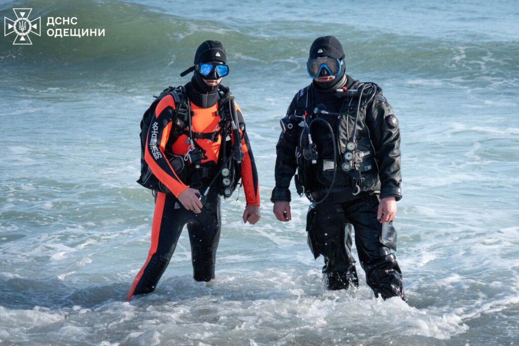 Из пены морской: одесские водолазы показали фотоотчет зимней тренировки на воде