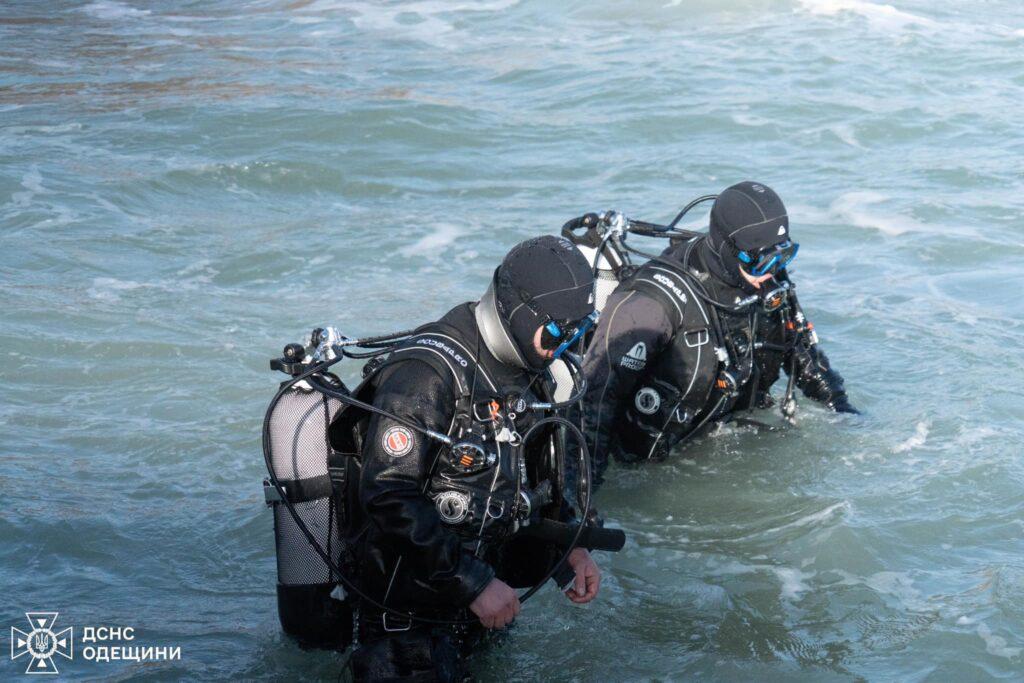 Из пены морской: одесские водолазы показали фотоотчет зимней тренировки на воде