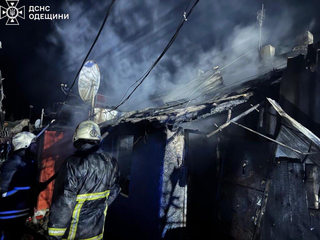 В Одесской области в горящей квартире обнаружили два трупа