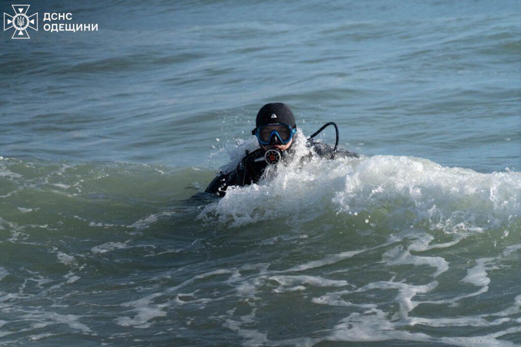 Из пены морской: одесские водолазы показали фотоотчет зимней тренировки на воде