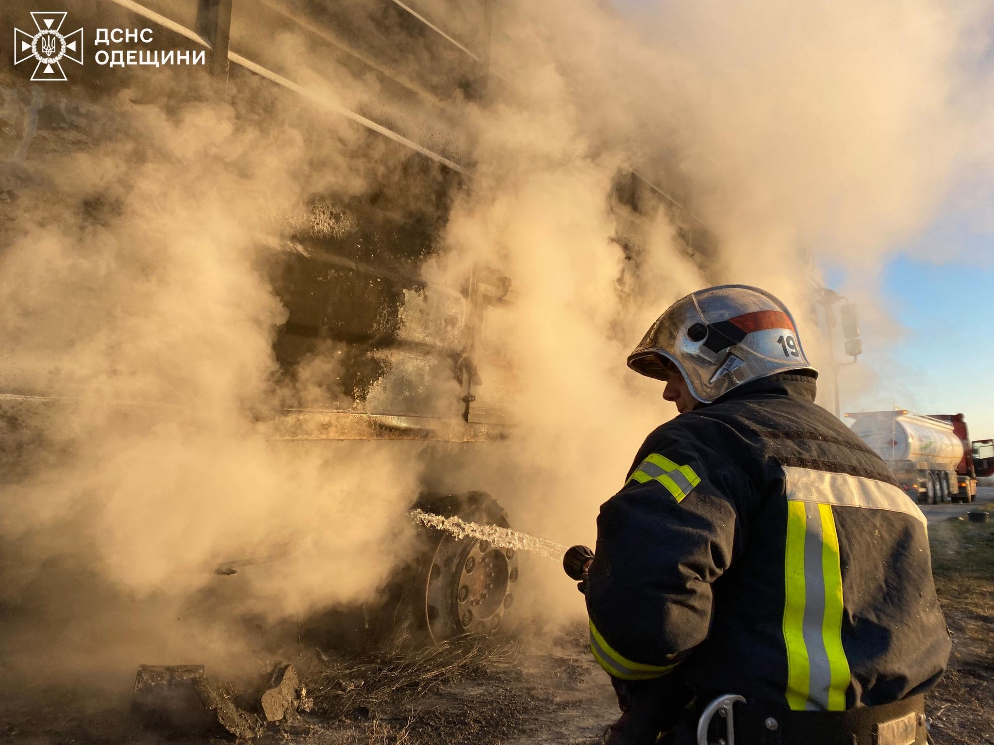 В Одесской области горел грузовик (фото)