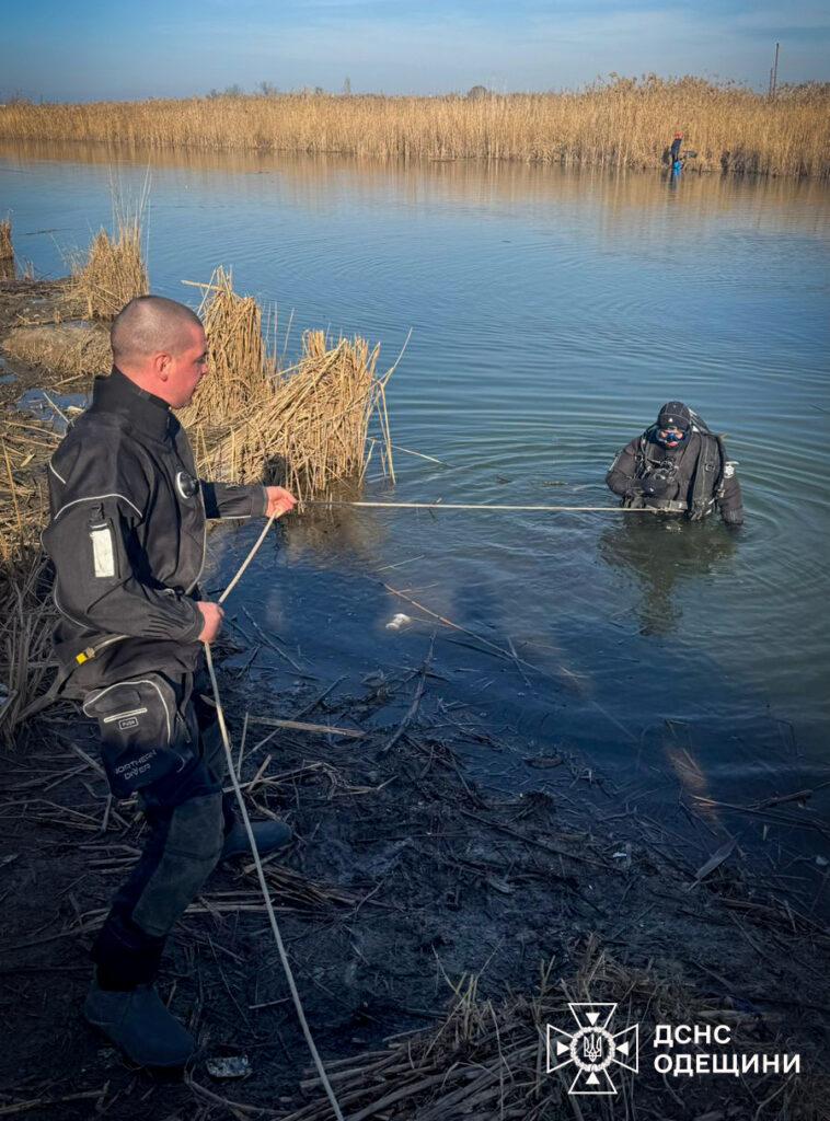 В водах крупнейшего озера Одесской области нашли тело утопленника (фото)