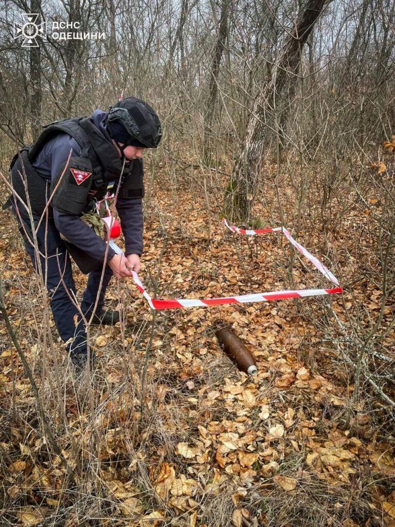 Одеські піротехніки розміновують деокуповані території (фото)