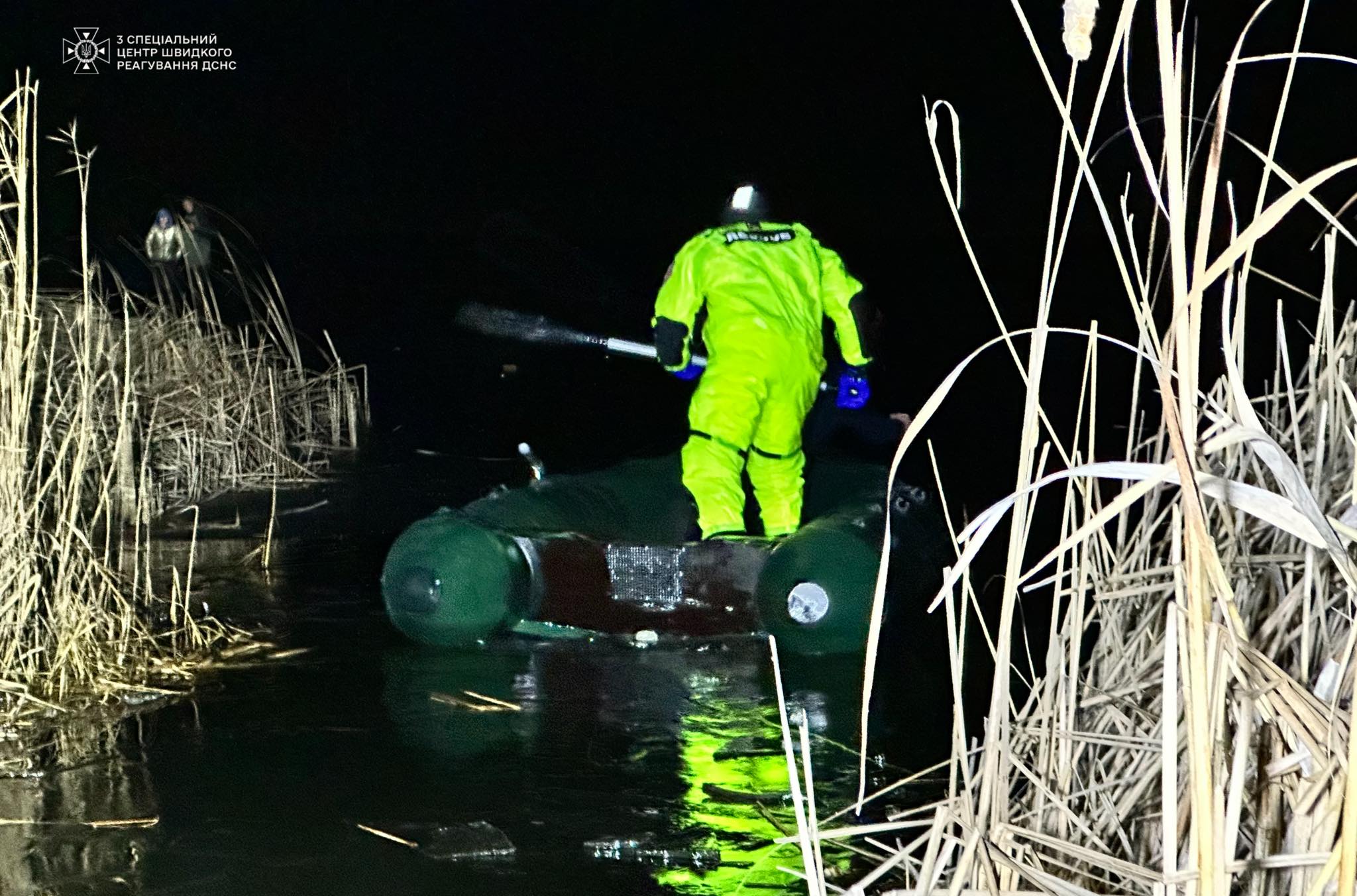 На Одещині рятувальники зняли з криги двох підлітків