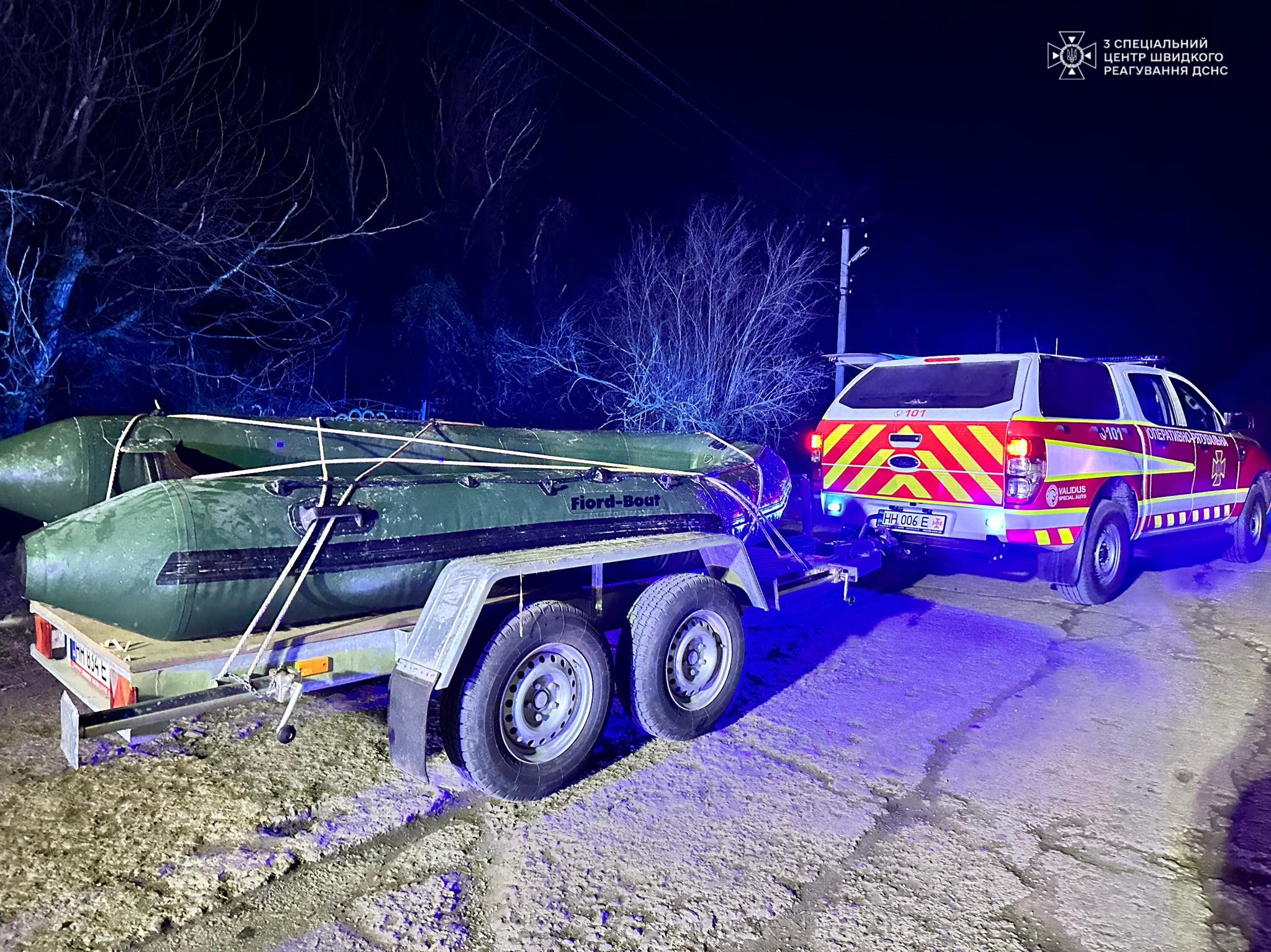 На Одещині рятувальники зняли з криги двох підлітків