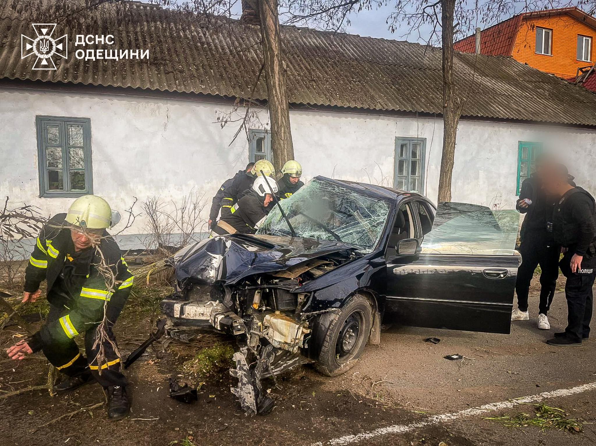 В Ізмаїлі внаслідок ДТП жінку заблокувало у понівеченій автівці