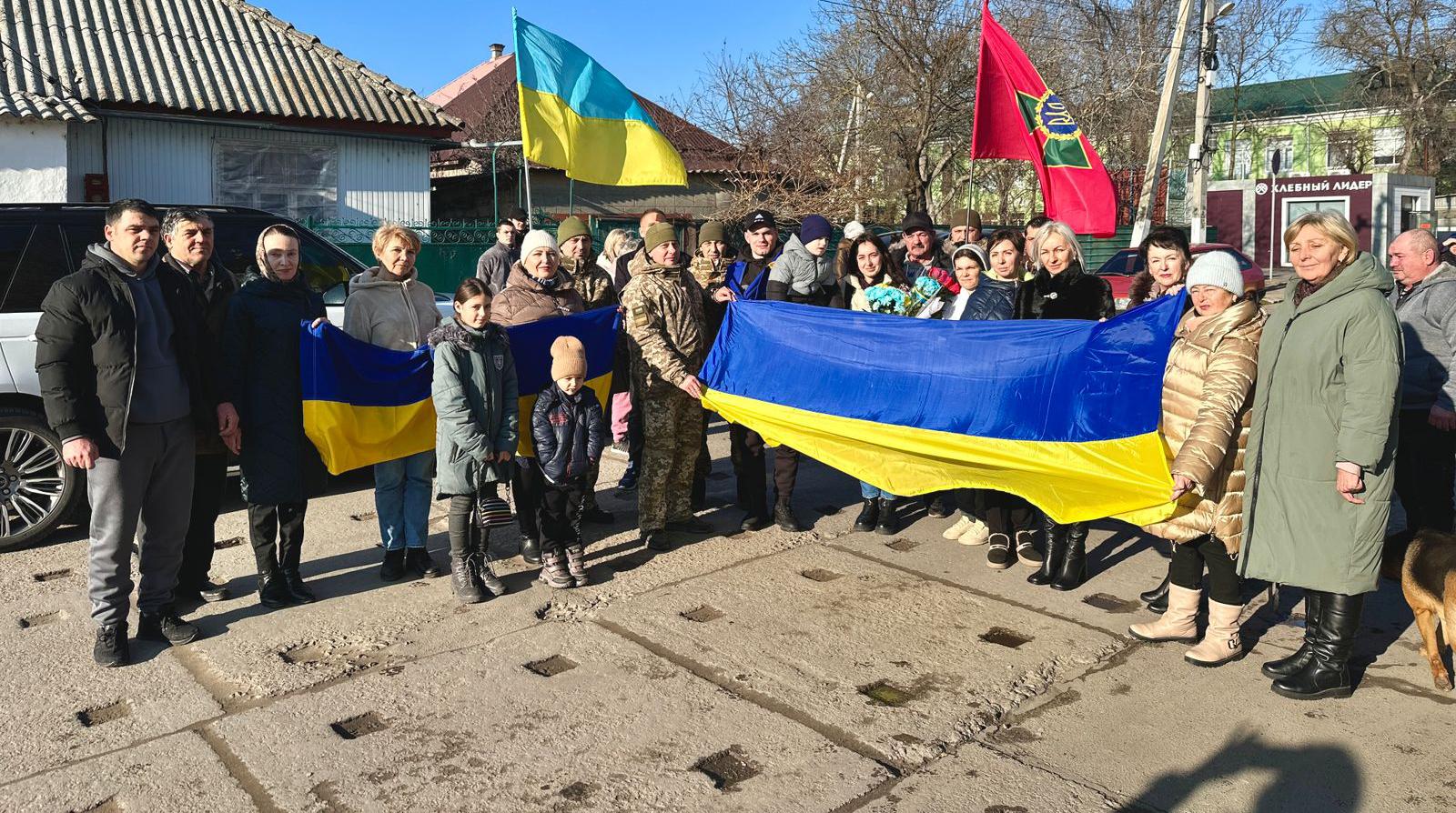 Освобожденные из плена защитники острова Змеиный вернулись домой после реабилитации