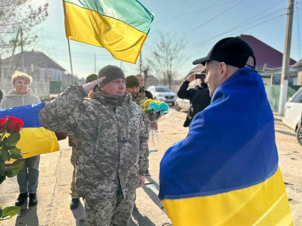 Звільнені з полону захисники острова Зміїний повернулися додому після реабілітації