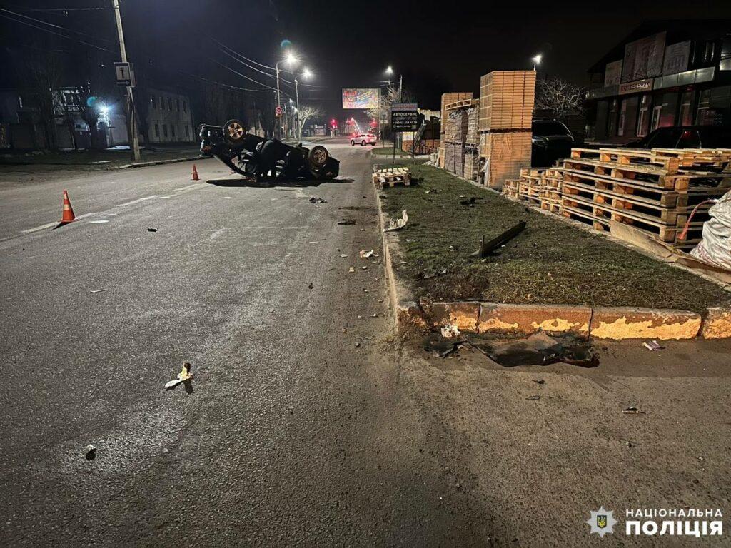 В Николаеве перевернулся автомобиль: трое пассажиров получили травмы (фото)