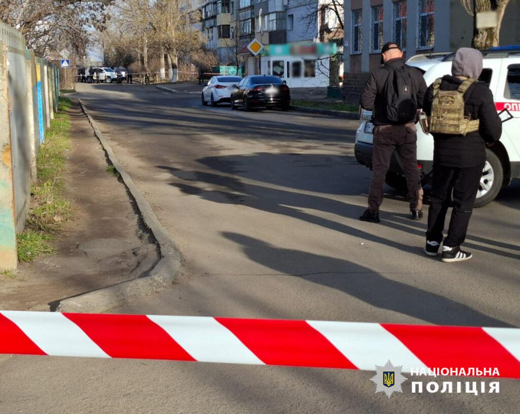 Полиция и СБУ работают на месте взрыва возле госучреждения под Одессой