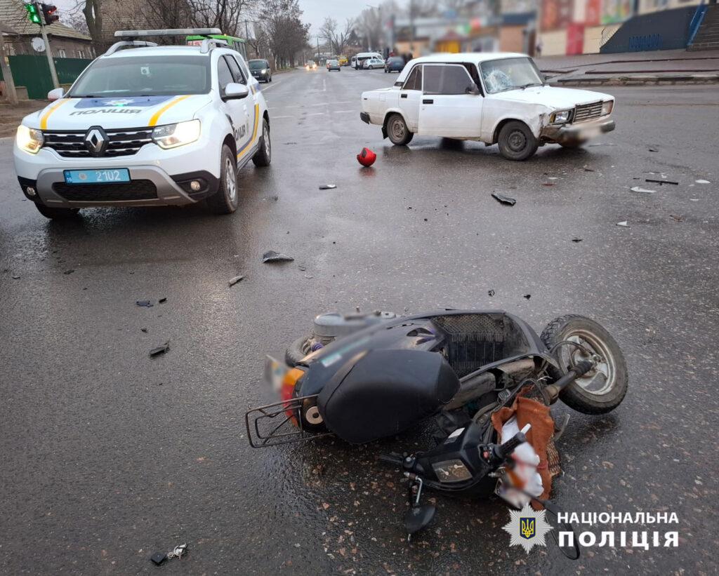 В результате ДТП в Одесской области серьезно пострадала пенсионерка-мопедистка