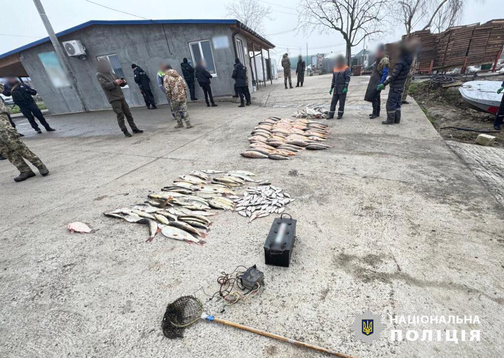 Браконьерили «под кайфом»: в Одесской области задержали двух рыбаков с электроудочкой