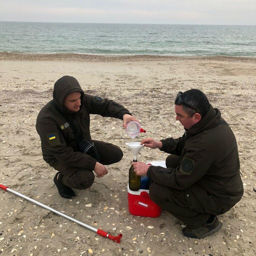 Мазут на побережье Одесской области: экоинспекторы провели обследование