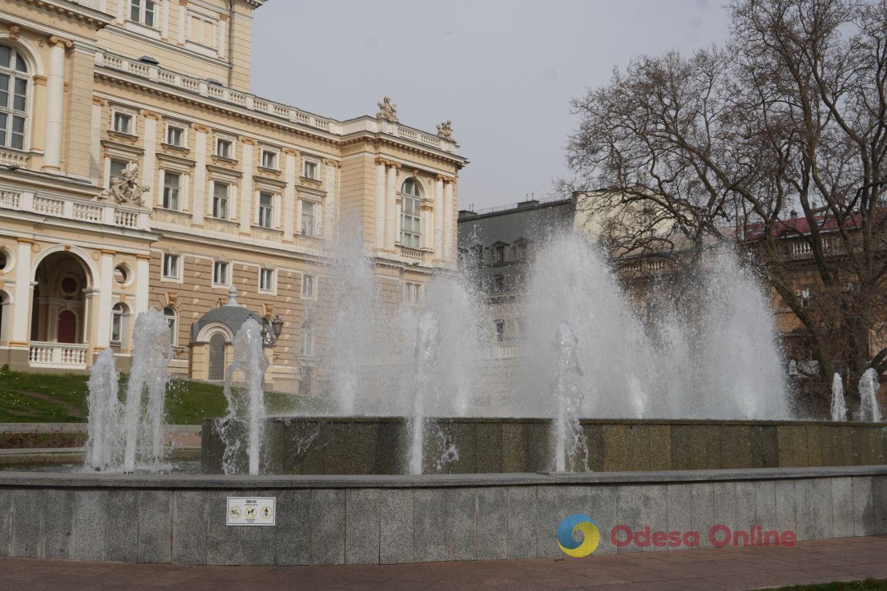 Одеські фонтани готують до весняного запуску (фото)