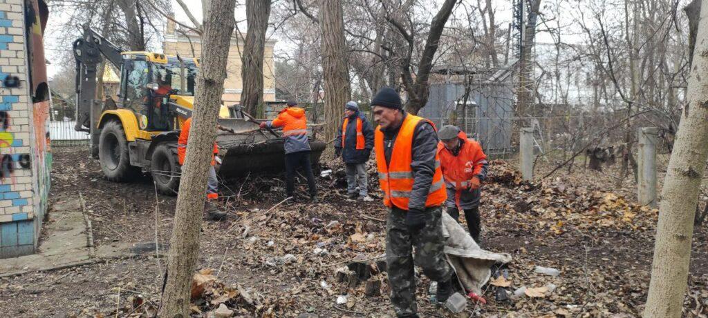 В Одесі ліквідовують масштабне сміттєзвалище (фото)