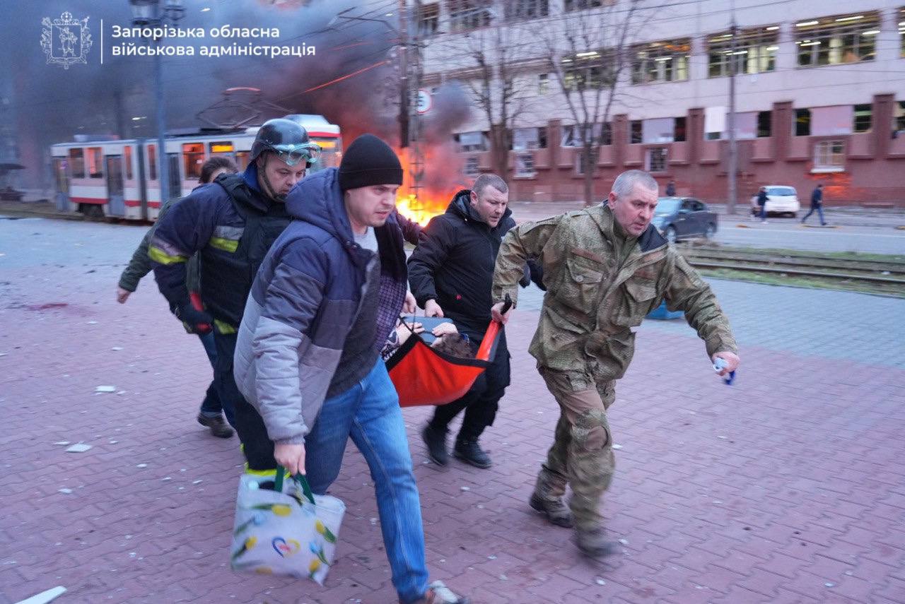 Росіяни атакували Запоріжжя – 13 загиблих та три десятки поранених (оновлено)