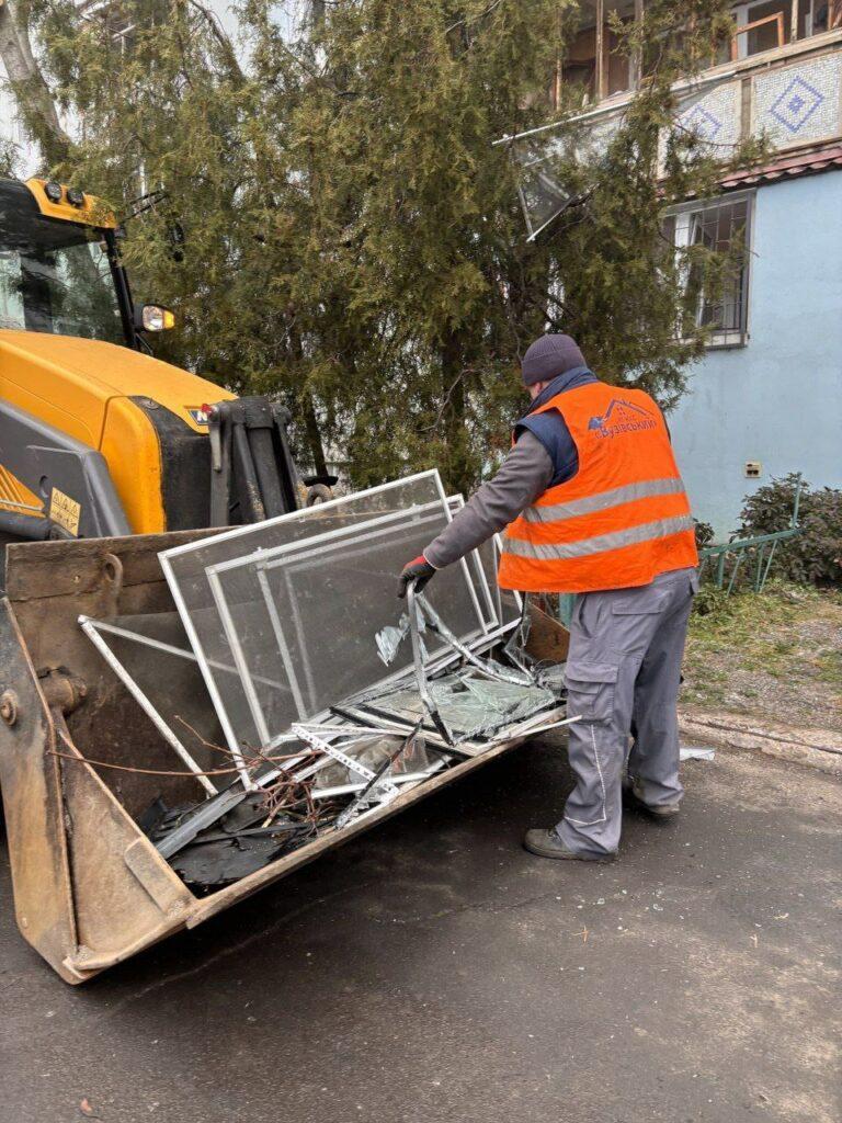 Ранковий «приліт»: у Київському районі Одеси вилетіло понад 900 вікон