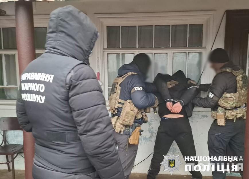 На Одещині поліція та СБУ затримали п’ятьох чоловіків, які здійснювали підпали на замовлення російських спецслужб